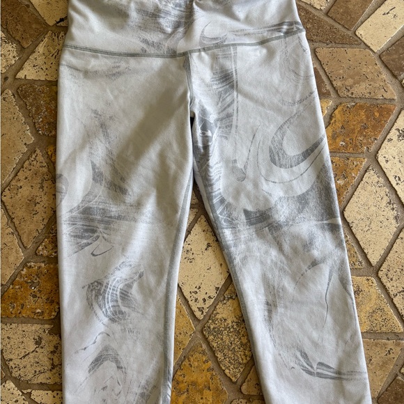 ALO Yoga Gray Patterned Leggings - Picture 1 of 6